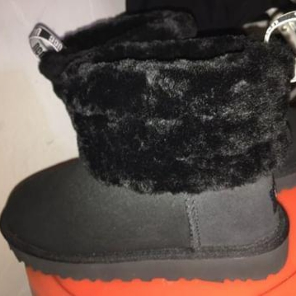 uggs - Picture 2 of 3